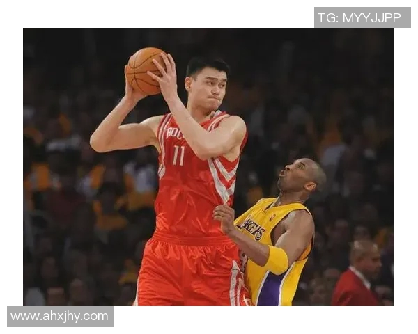 姚明挑战自我学习扣篮技巧的成长之路与篮球梦想的追求 姚明挑战自我学习扣篮技巧的成长之路与篮球梦想的追求